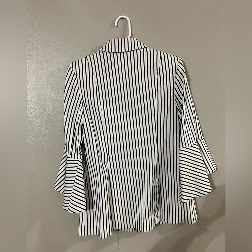 CAbi Black and White Striped Women's Blazer with bell sleeve detail size 6 - Picture 4 of 4